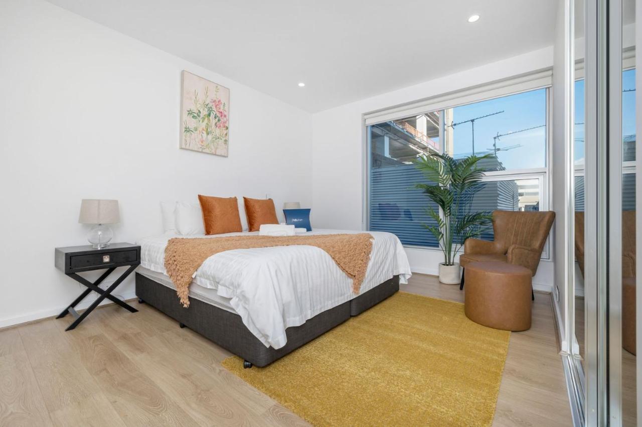Oliver - The Hindmarsh Skyline Retreat Adelaide