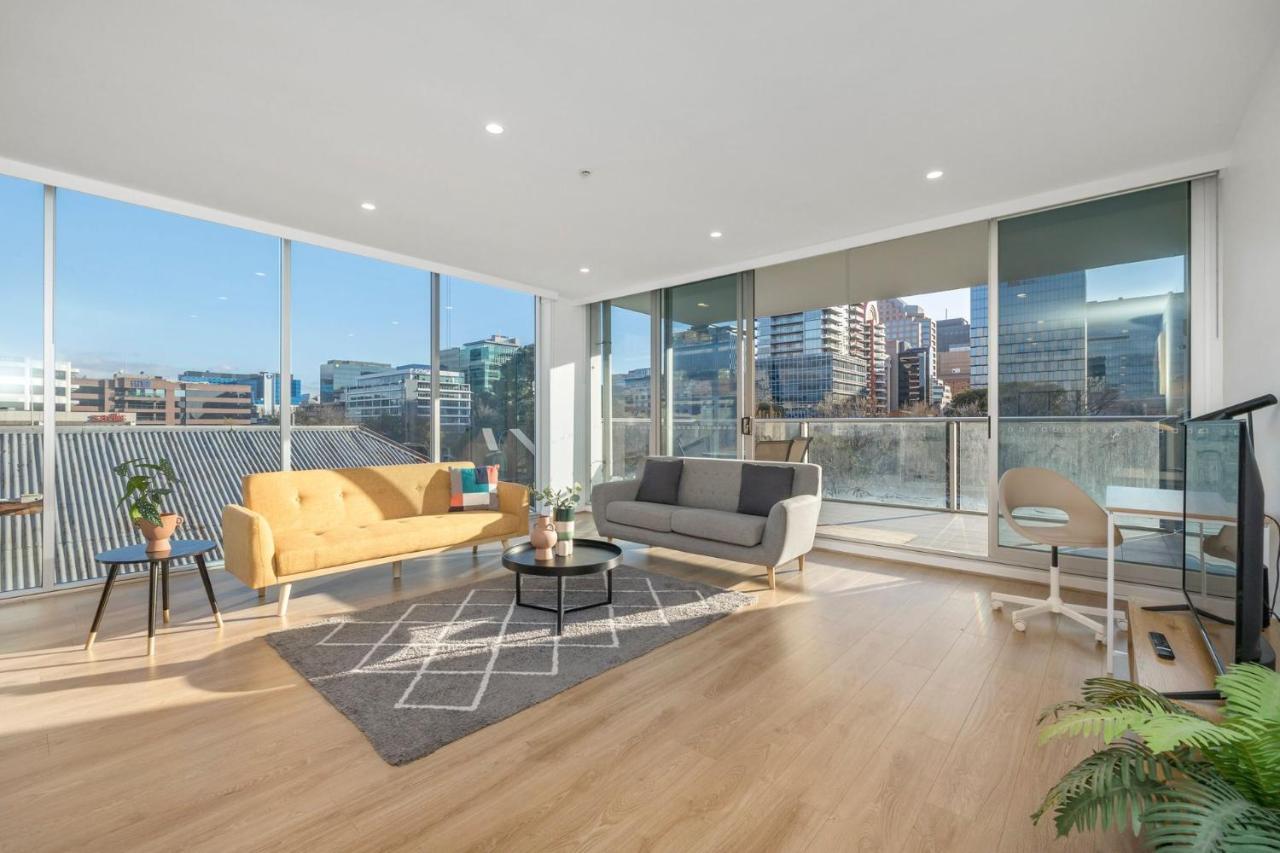 Apartment Oliver - The Hindmarsh Skyline Retreat *