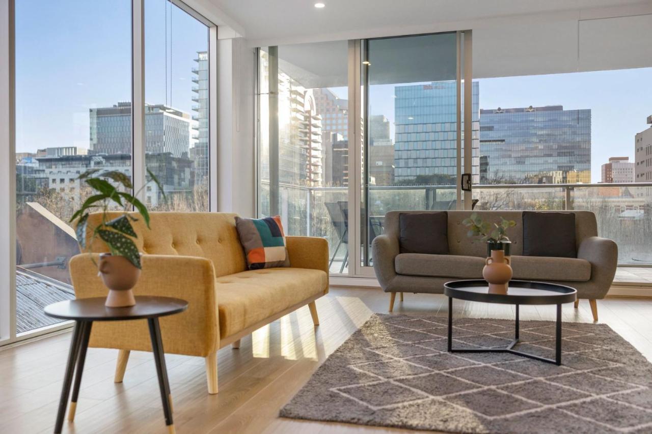 Oliver - The Hindmarsh Skyline Retreat Apartment *