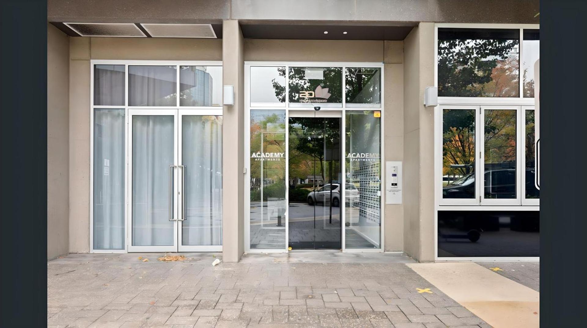 Oliver - The Hindmarsh Skyline Retreat Apartment *
